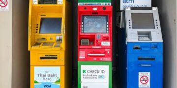 In deze landen betaal je bizar hoge transactiekosten voor het pinnen van geld