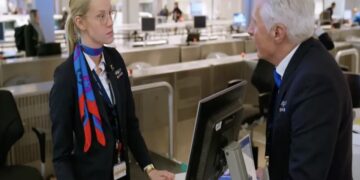 Isabel uit ‘Schiphol Airport’ in tranen, woede bij Ronald: “Dit verdient ze écht niet”