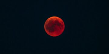 blood moon during night time