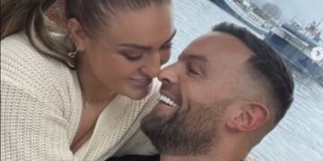 Beschuit met blauwe muisjes voor deze bekende Nederland!