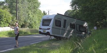We zijn er bijna! kijkers zijn het allemaal met elkaar eens na caravanongeluk: “Je had maar 1 taak…”