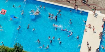 Hoe vies is een zwembad nu eigenlijk? Dit is het enige eerlijke antwoord