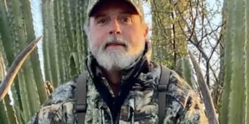 Miljonair overlijdt nadat Kaapse buffel tijdens jacht onverwacht terugslaat