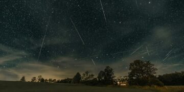 a night sky filled with stars and shooting stars