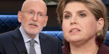 Ook Angela de Jong laat live op televisie niets heel van Frans Timmermans: ‘Het is jouw schuld!’