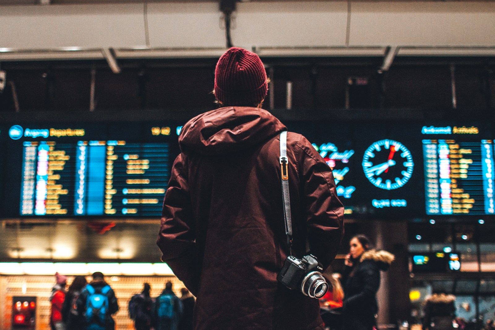 Person looking up to the flight schedules