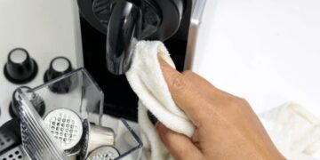 Dit is hoe vaak jij het koffiezetapparaat moet ontkalken