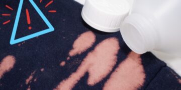 Bleekvlekken op je kleding? Zó krijg je ze er binnen no-time weer uit!