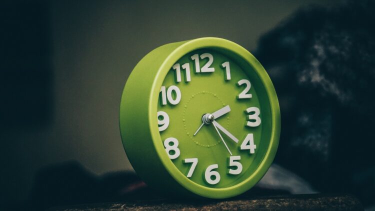 Round green clock