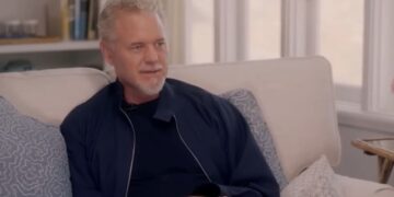 Grey’s Anatomy-ster Eric Dane waarschuwt voor ALS symptoom dat hij aanzag voor ’te veel appen’