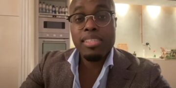 Huwelijk Jandino Asporaat op losse schroeven: “wonen niet meer samen”