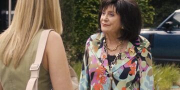 Hoe dan? Zo ziet tante Cor uit ‘Gooische Vrouwen’ er in het echt uit!