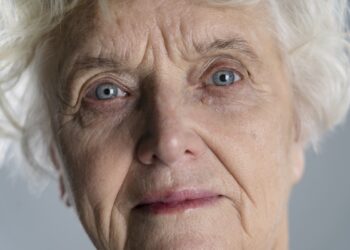 Je beeldt het je niet in – je wenkbrauwen verdwijnen echt naarmate je ouder wordt