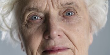 Je beeldt het je niet in – je wenkbrauwen verdwijnen echt naarmate je ouder wordt