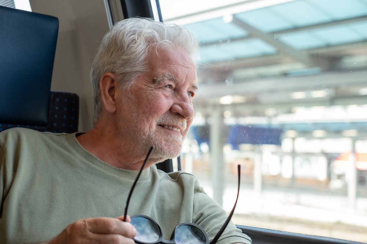 60-plusser-met-de-trein-man - Info Vandaag