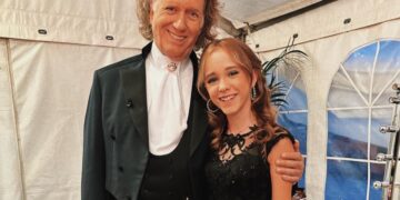André Rieu neemt emotioneel afscheid van Emma Kok: “Ze was zo puur en zo jong”