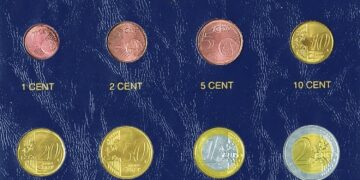 Heb jij nog zo’n mapje met eerste euromunten liggen? Dit is wat ze nu waard zijn