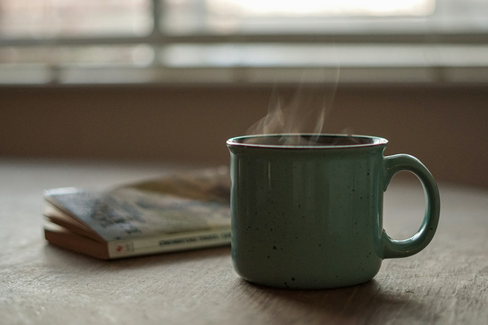 Photo by Thomas Park - Info Vandaag White ceramic mug on white table