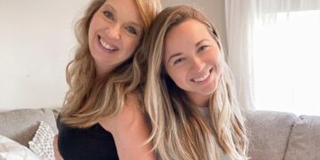 Julie (51) is 35 weken zwanger van haar kleinkind: ‘Je doet alles voor je kind’