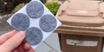 Zijn buren vroegen zich af waarom hij viltjes in zijn vuilnisbak plakte, nu doet IEDEREEN het op deze manier