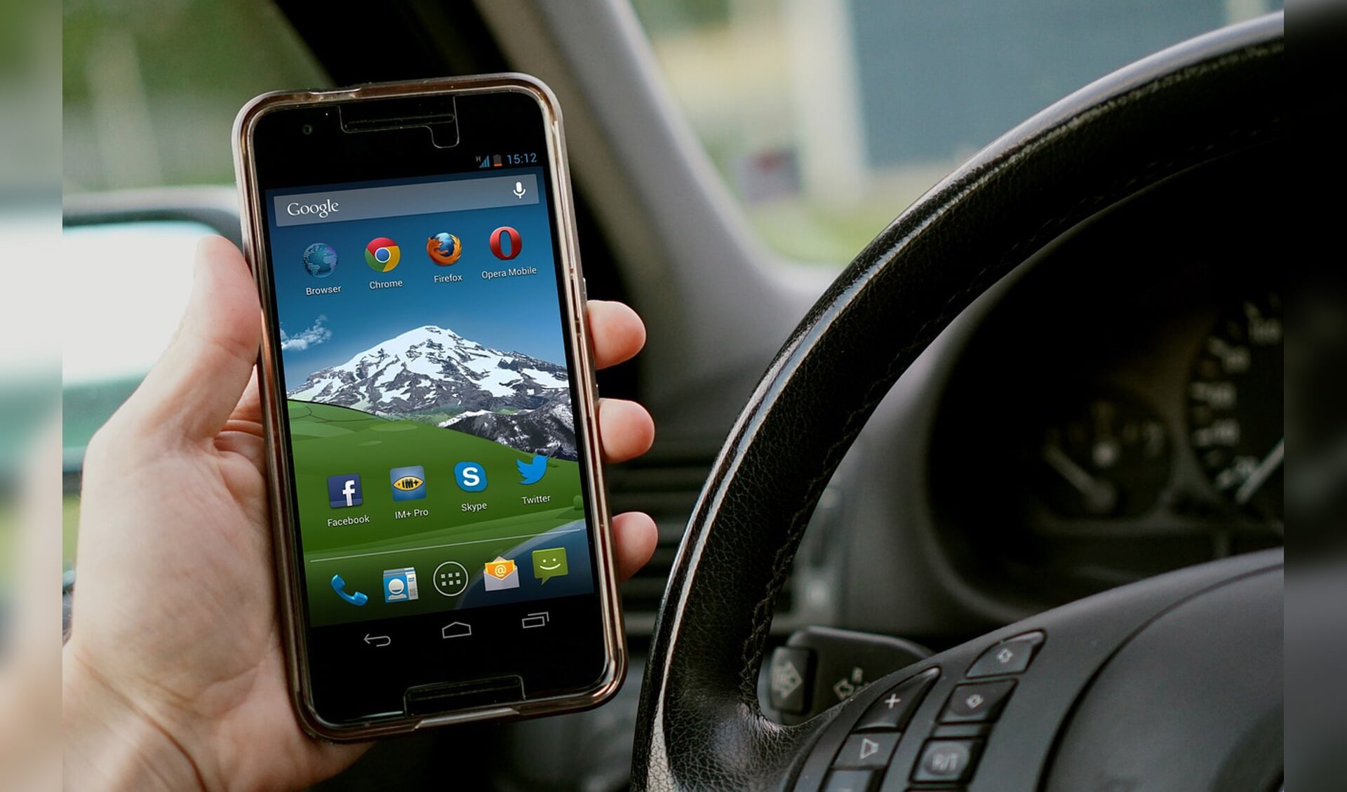 telefoon-vasthouden-boete - Info Vandaag