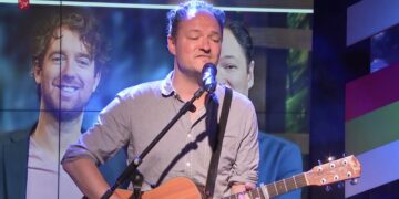 Onze gedachten zijn momenteel bij ‘Even tot hier’ presentator Jeroen Woe (45)