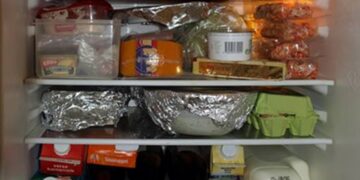 Weinig ruimte in de koelkast? Dit populaire IKEA-item van slechts €5 verdubbelt direct je opbergruimte