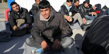 Nederlanders in shock: zoveel betaalt Nederland écht per asielzoeker