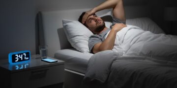 Slaapexpert waarschuwt: dit zijn de ernstige gevolgen van onderschatten slapeloosheid