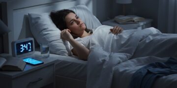Slaapexpert waarschuwt: dit zijn de ernstige gevolgen van onderschatten slapeloosheid