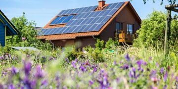 Zonnepanelen-bezitters opgelet: zoveel betaal je straks voor terugleveren stroom!