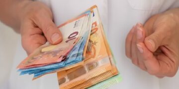 Wonen in een verzorgingshuis: wat vergoed de overheid en hoeveel betaal je aan eigen bijdrage per maand?