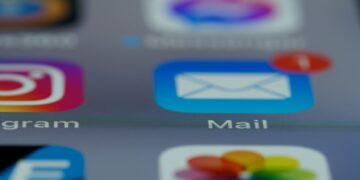 iphone screen showing icons with icons