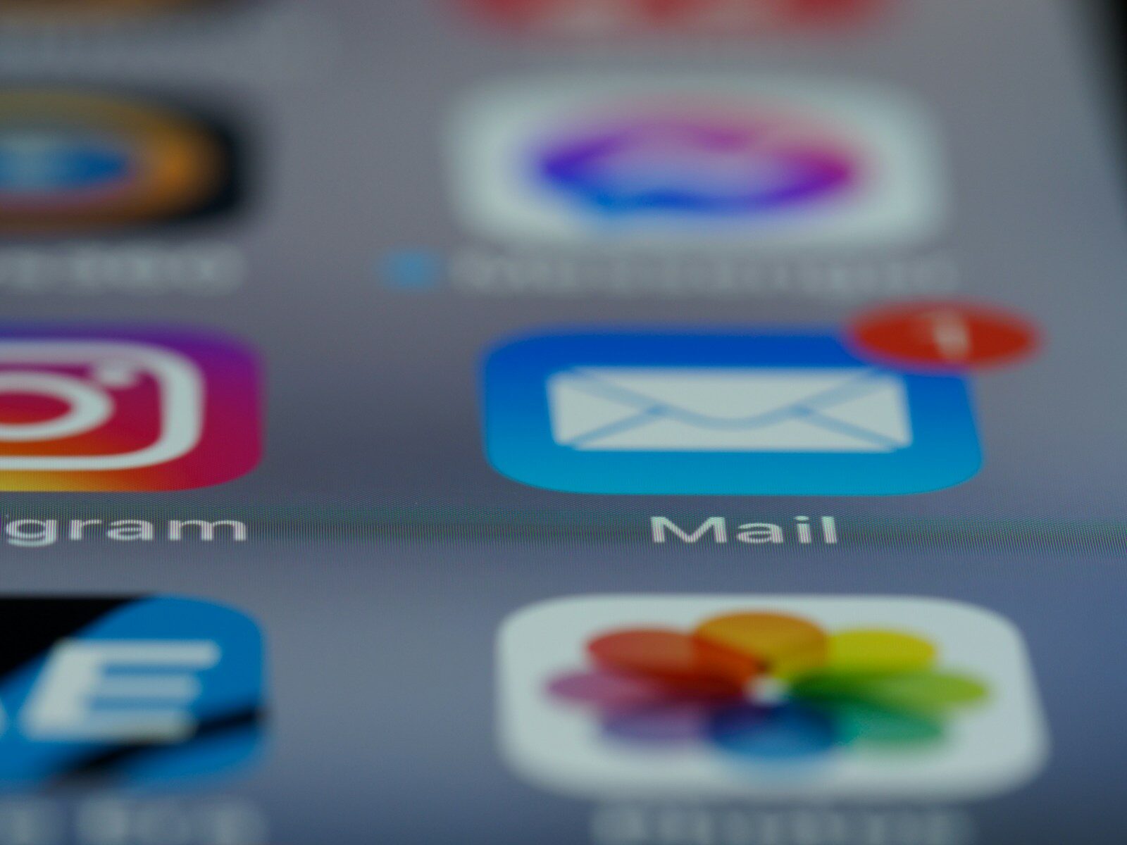 Photo by Brett Jordan - Info Vandaag Iphone screen showing icons with icons