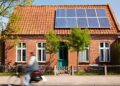 Zonnepanelen-bezitters opgelet: zoveel betaal je straks voor terugleveren stroom!
