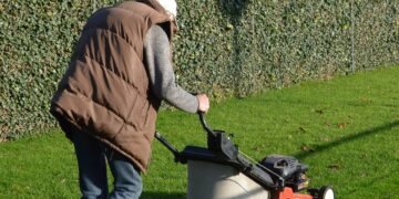 Tuinliefhebbers opgelet: bij déze temperatuur kun je het beste je gras weer gaan maaien