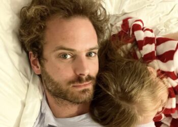 Jim Bakkum doet wel een hele bijzondere opmerking over zijn 3e kind… en dat nog wel op haar verjaardag!