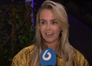 Heftig: Monique Smit doet voor het eerste boekje open over haar jeugd met Jan Smit. ‘Alles draaide om Jan’