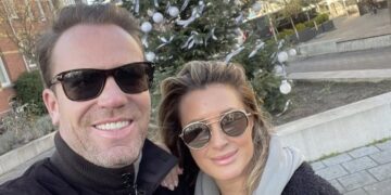 Robert Doornbos & Chantal Bles flink onder vuur: ‘Kijk ons eens kindjes helpen!’