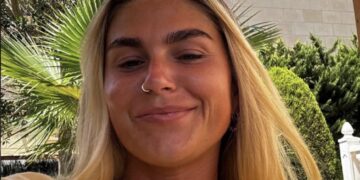 Roxeanne Hazes (33) uit grote zorgen om zoontje Fender