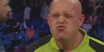 ZIEN: Fans Michael van Gerwen zeggen allemaal hetzelfde over kusfoto: “… dit is f*cking goor”