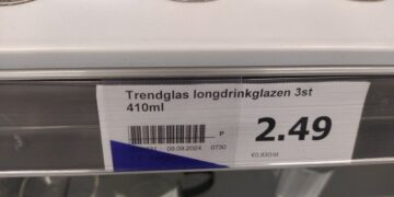 Label for Trendglas longdrink glasses, 410 ml, 3 pieces, price 2.49 € with barcode visible on shelf edge