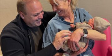 Familie Bauer deelt hartverwarmend nieuws over te vroeg geboren baby