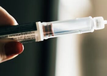Waarom online peptiden kopen risico’s met zich meebrengt