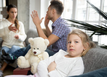 Dit is de grootste (en onverwachte) reden dat relaties stuk gaan na het krijgen van een baby