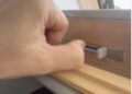Met deze simpele dakraamtruc koel je je slaapkamer veel sneller af