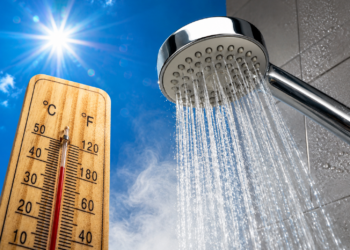 Koelen tijdens een hittegolf: moet je dan juist warm of koud douchen?
