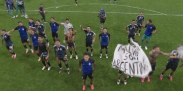 ZIEN: door deze nieuwe beelden zijn voetbalfans ervan overtuigd dat het doelpunt van Argentinië niet had mogen tellen