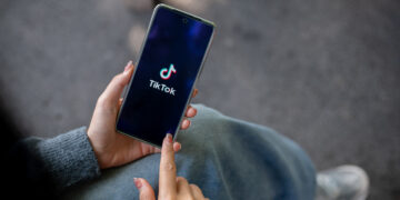 Ouders opgelet: Experts waarschuwen voor deze gevaarlijke TikTok-trend ‘boy kibble’ onder tieners