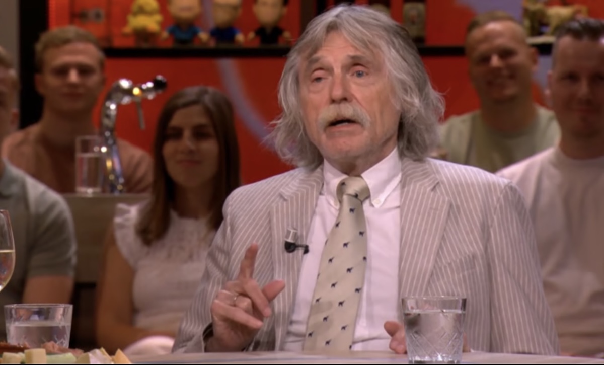 Dit is de reden dat Johan Derksen weigert om bij Hélène Hendriks aan tafel te schuiven bij ‘De Oranjezomer’